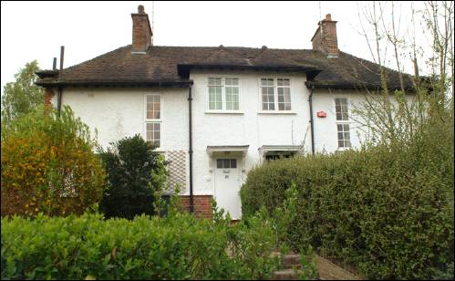 16 Oakwood Road
